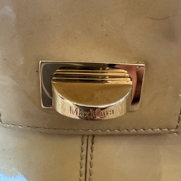 Max mara vintage patent leather Elegant Tan Leather Clutch. Very clean interior - Picture 2 of 12